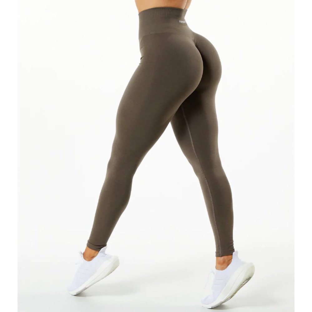 AMPLIFY LEGGING Women's Seamless Scrunch Legging -- Mocha
